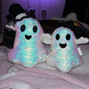 Sparkly iridescent ghost couple